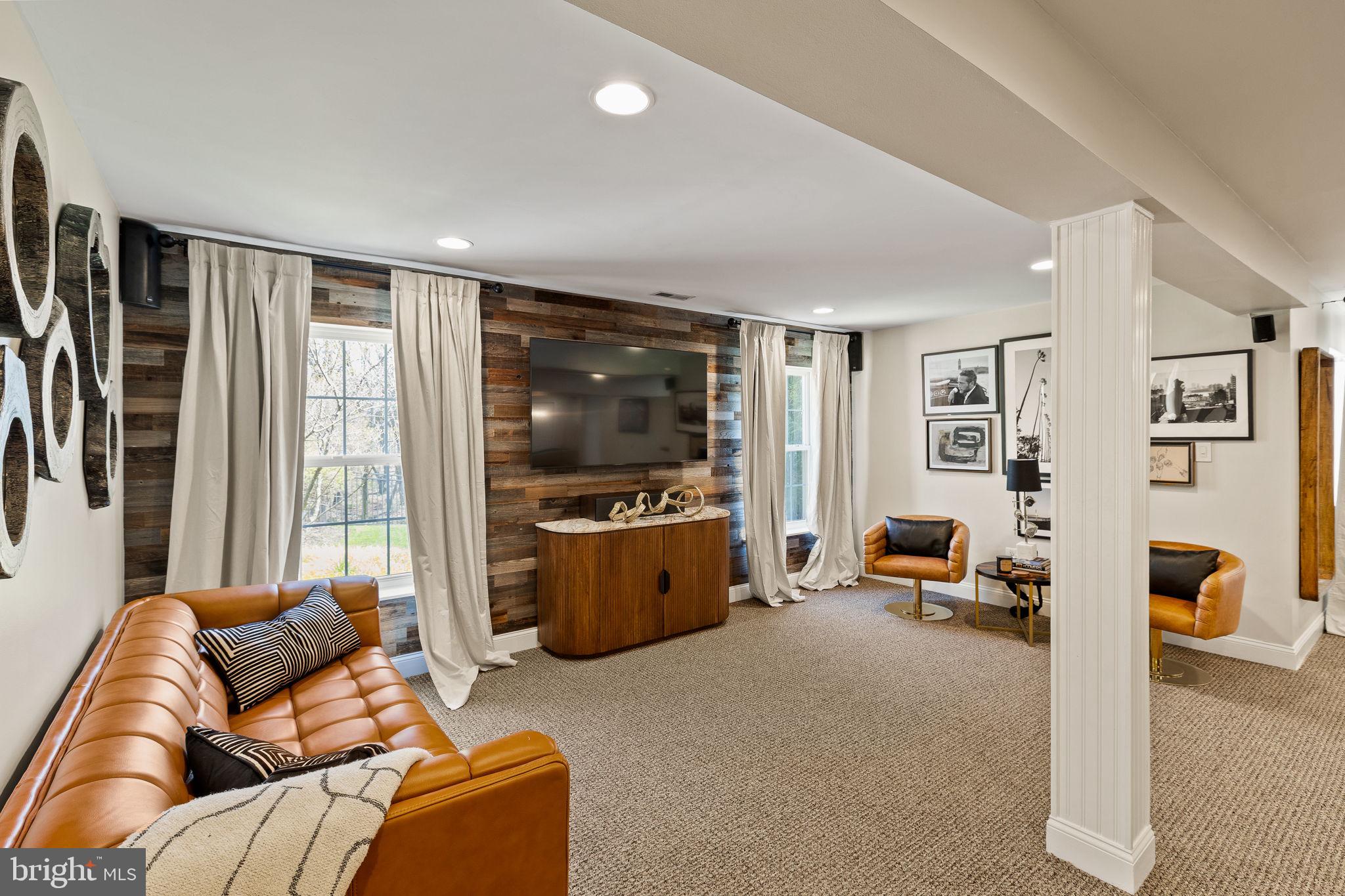 112 HILLSIDE LANE