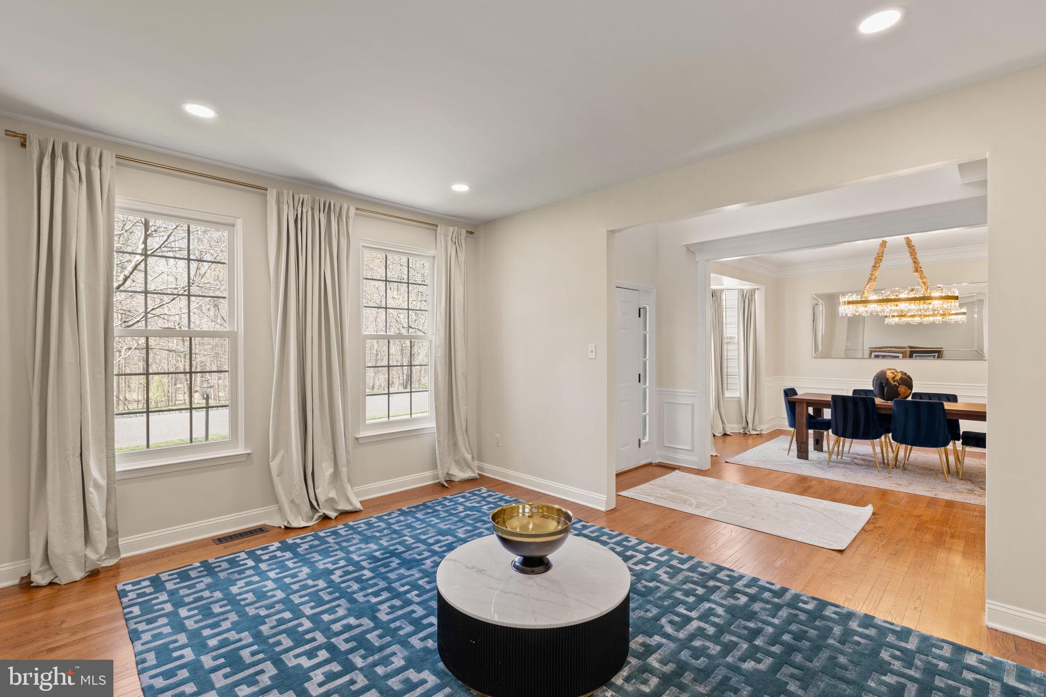 112 HILLSIDE LANE