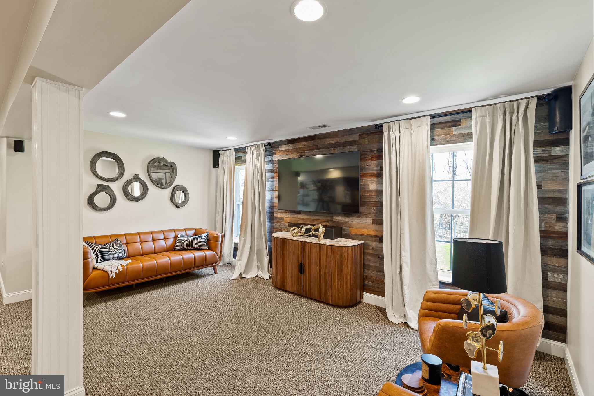 112 HILLSIDE LANE