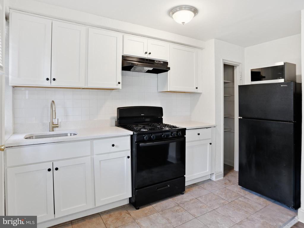 101 E CAMDEN AVENUE Unit: 16
