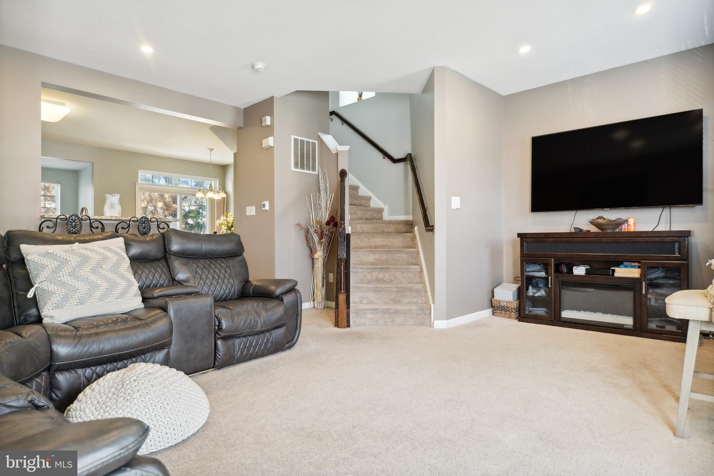 75 Colts Neck Dr