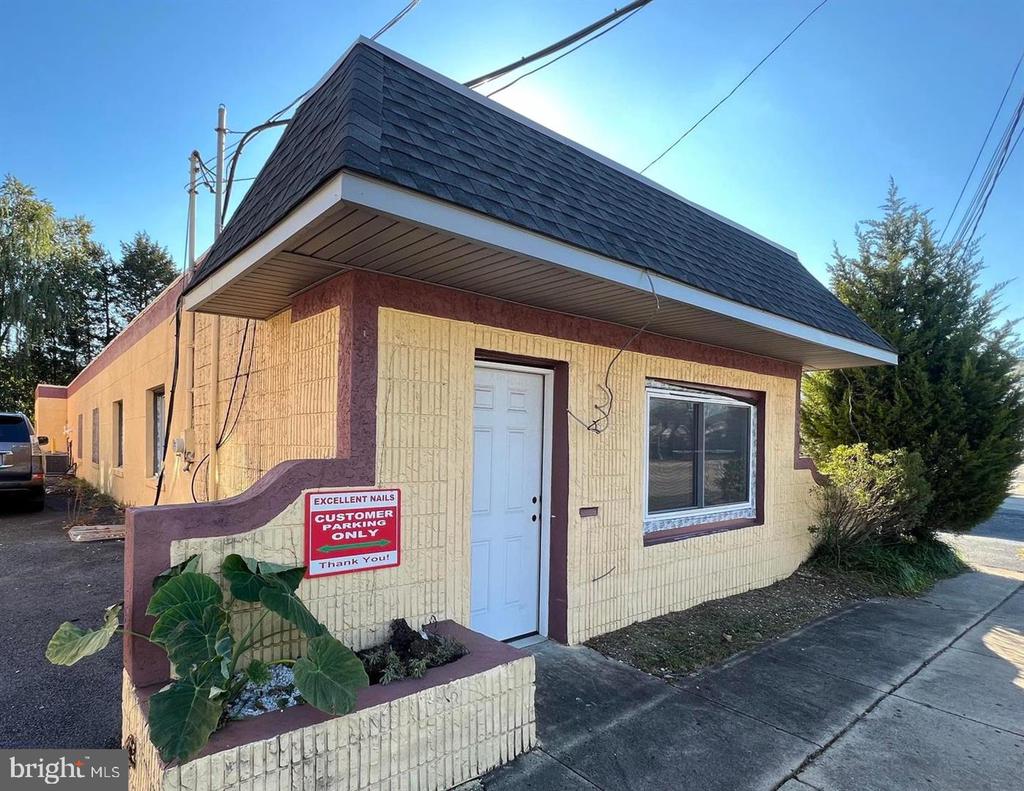 1080 MAPLE AVENUE