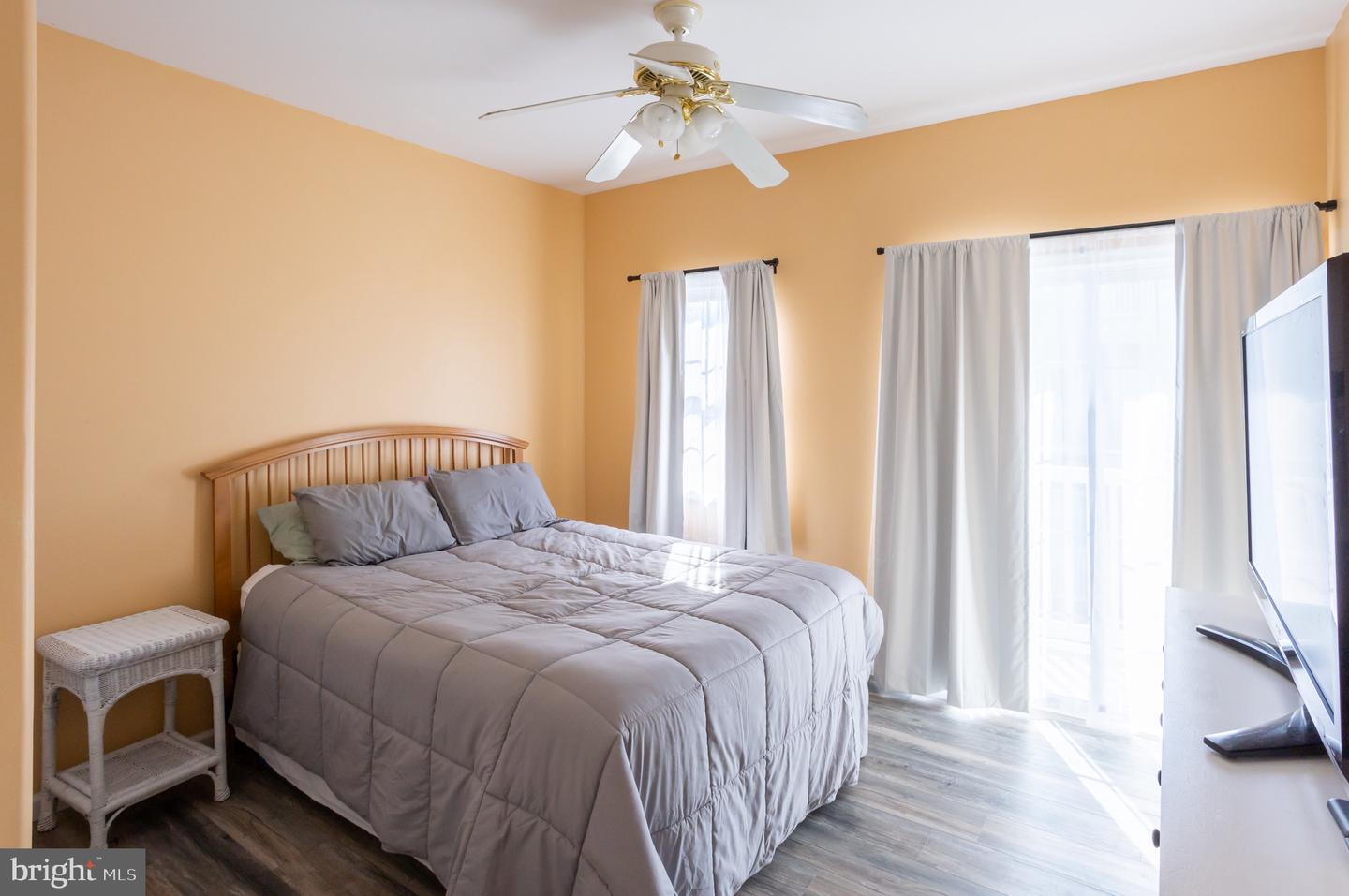 422 W Hand Ave #102
