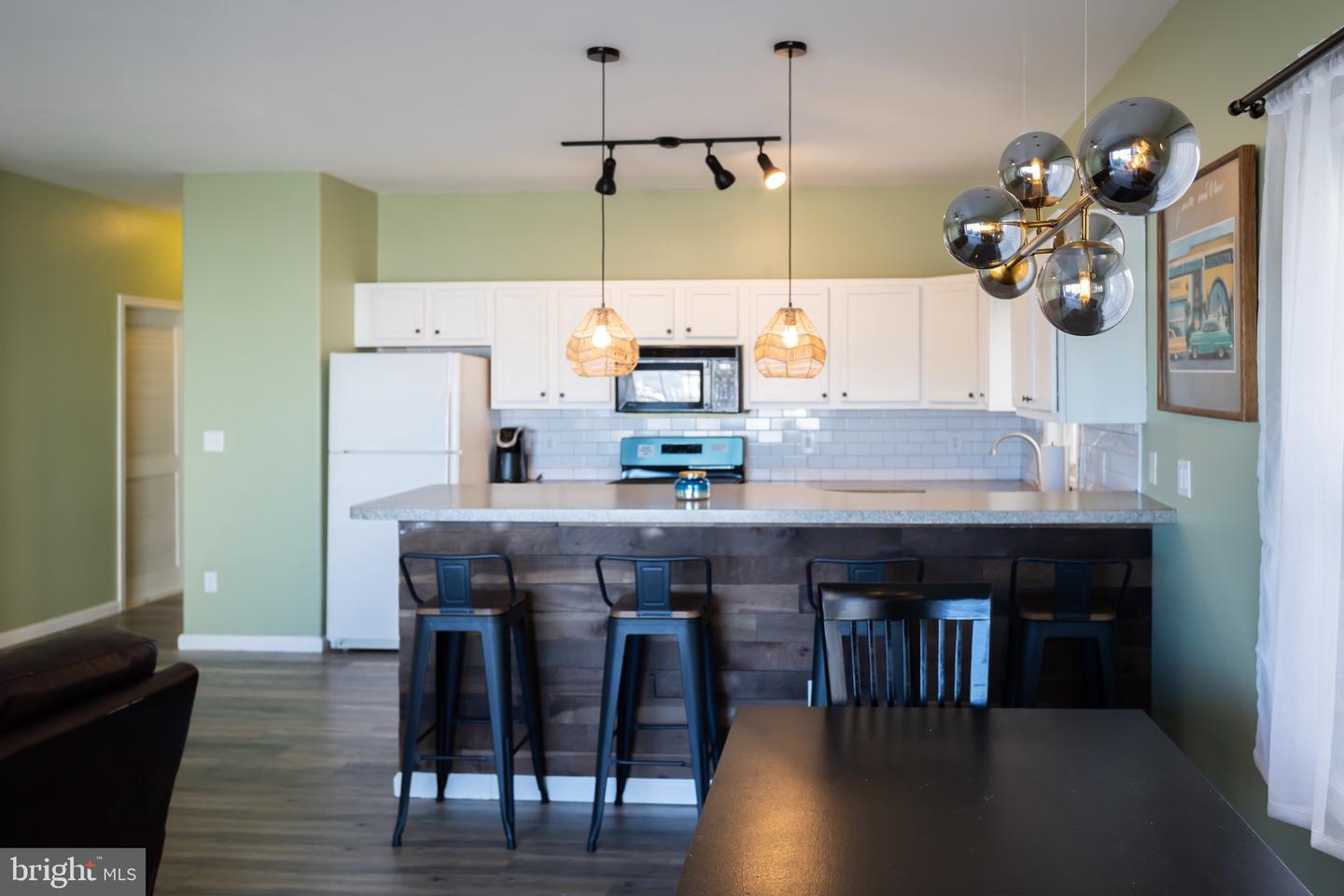 422 W Hand Ave #102