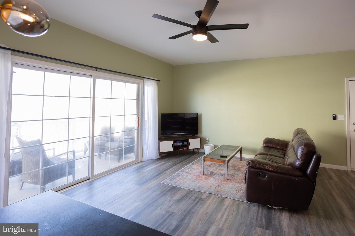 422 W Hand Ave #102