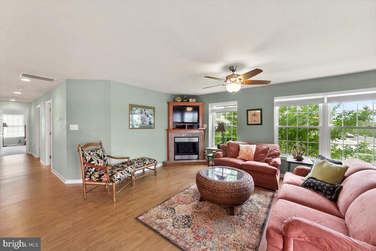 400 E 5th Ave #101