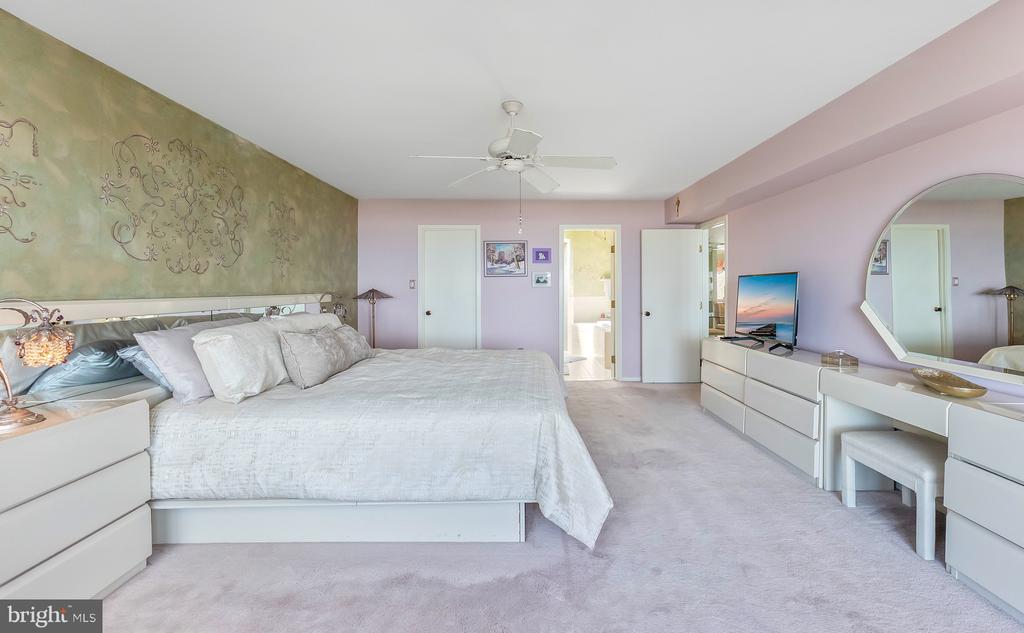1368 Boardwalk #B