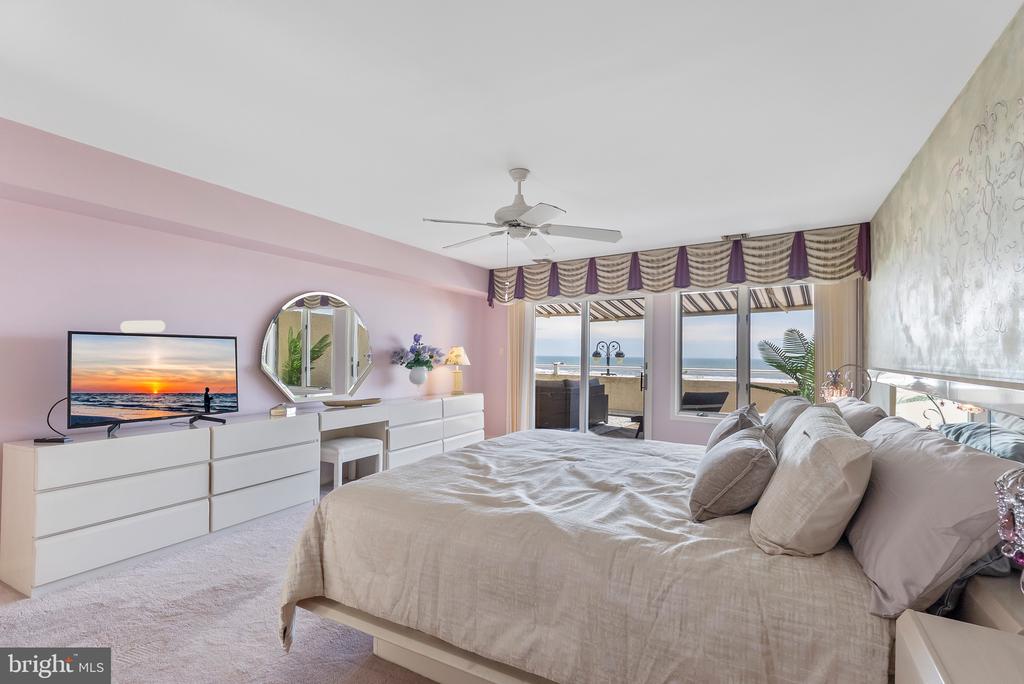 1368 Boardwalk #B