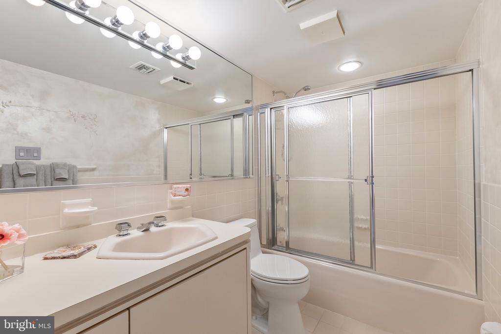1368 Boardwalk #B