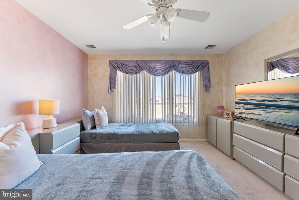 1368 Boardwalk #B