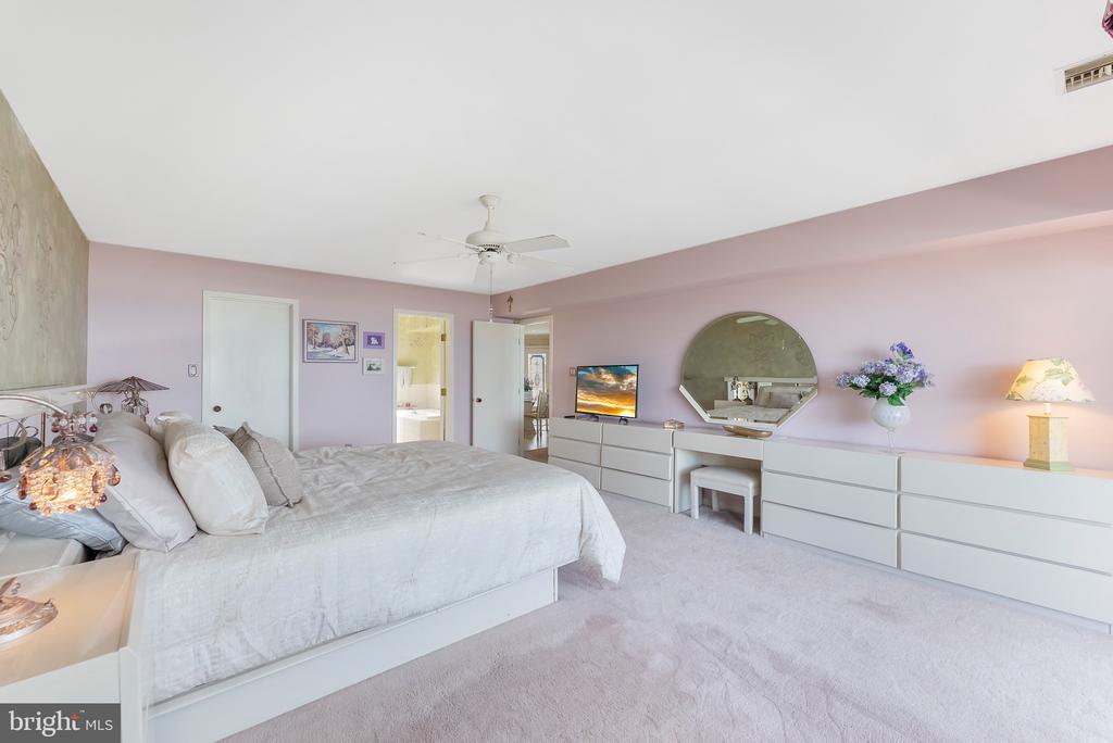 1368 Boardwalk #B