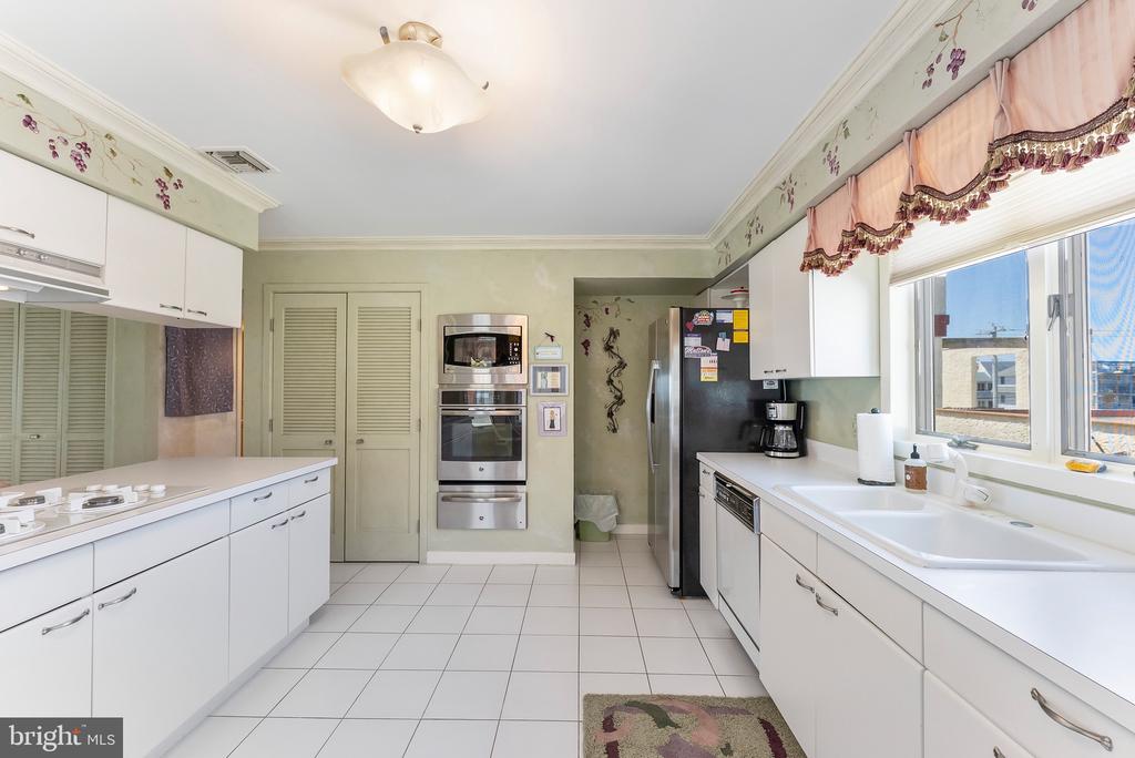 1368 Boardwalk #B