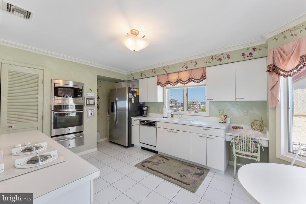 1368 Boardwalk #B