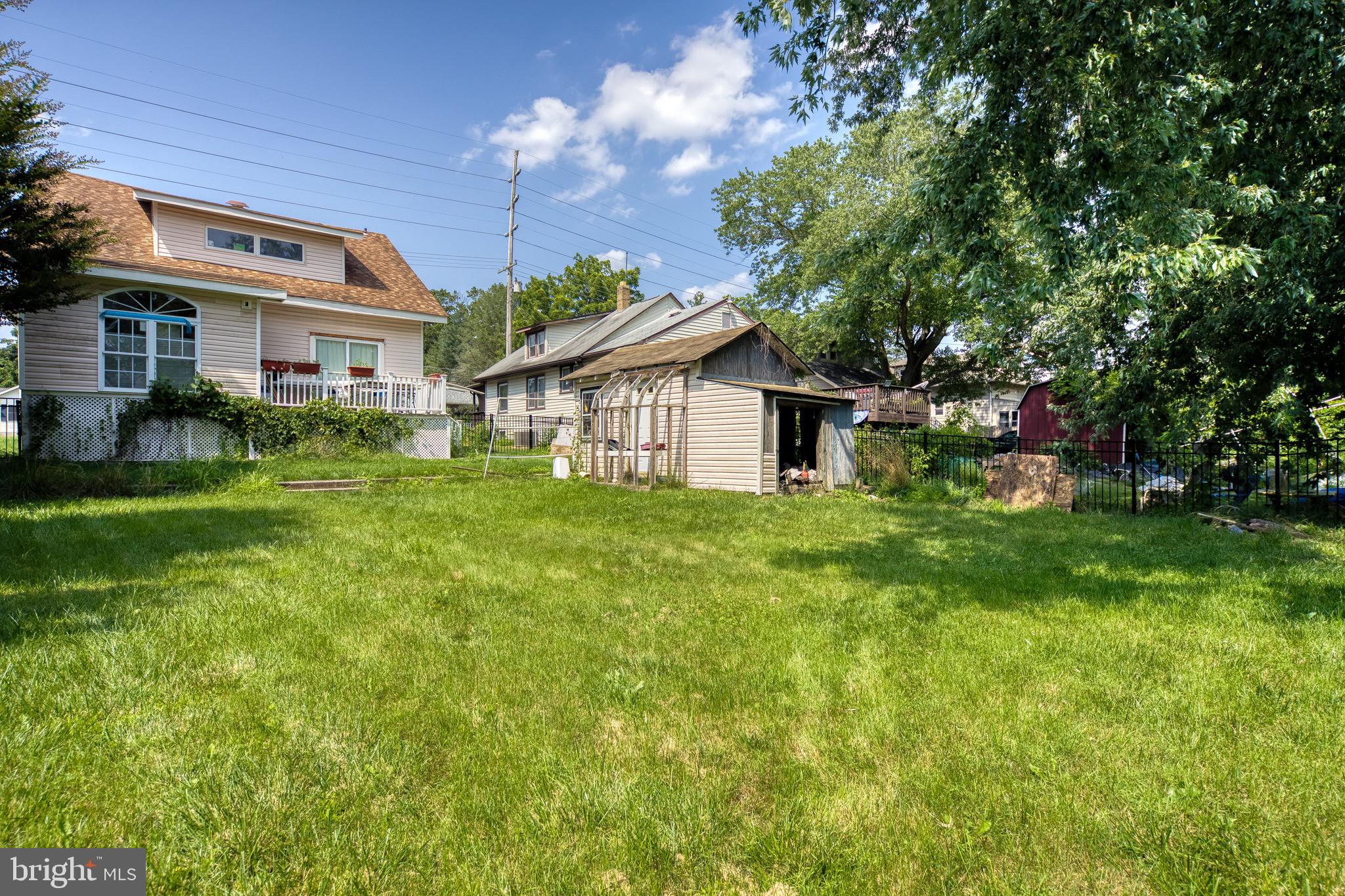 144 W Academy St