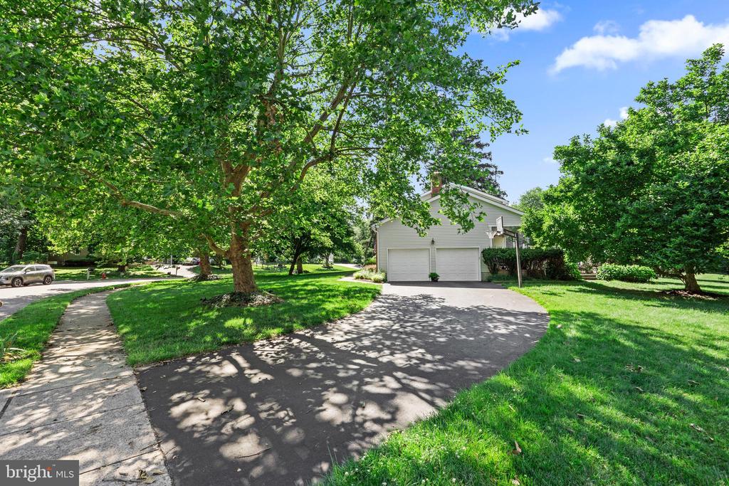 14 SPRINGWOOD DRIVE