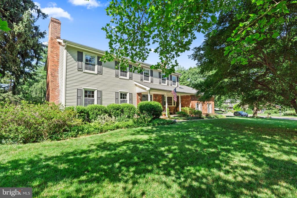 14 SPRINGWOOD DRIVE