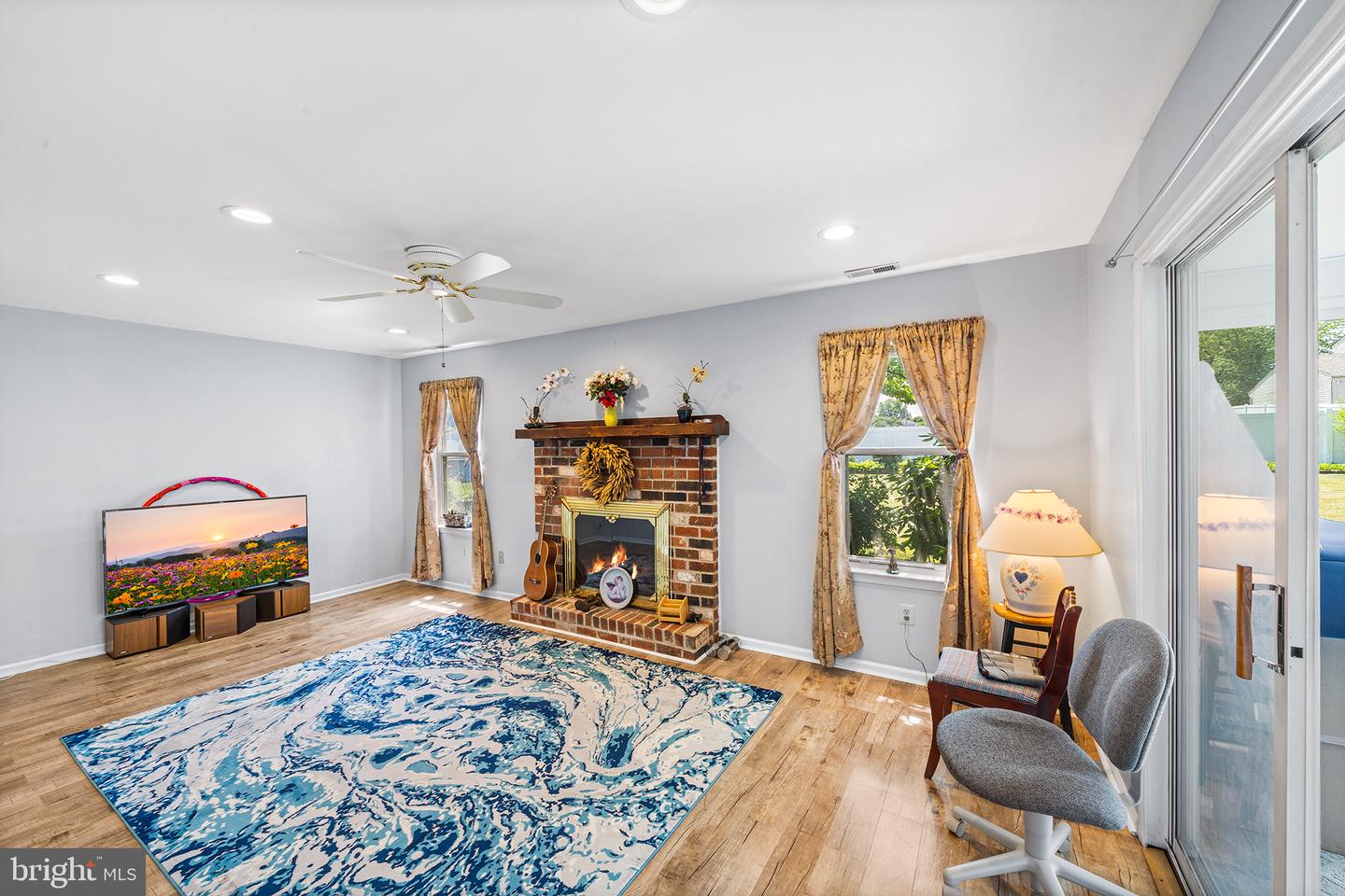 2907 Meredith Pl