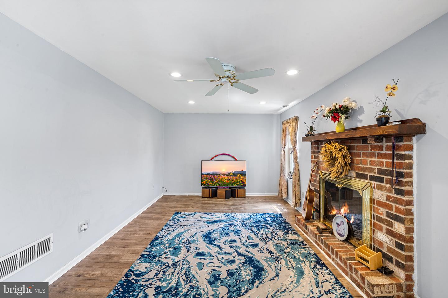 2907 Meredith Pl