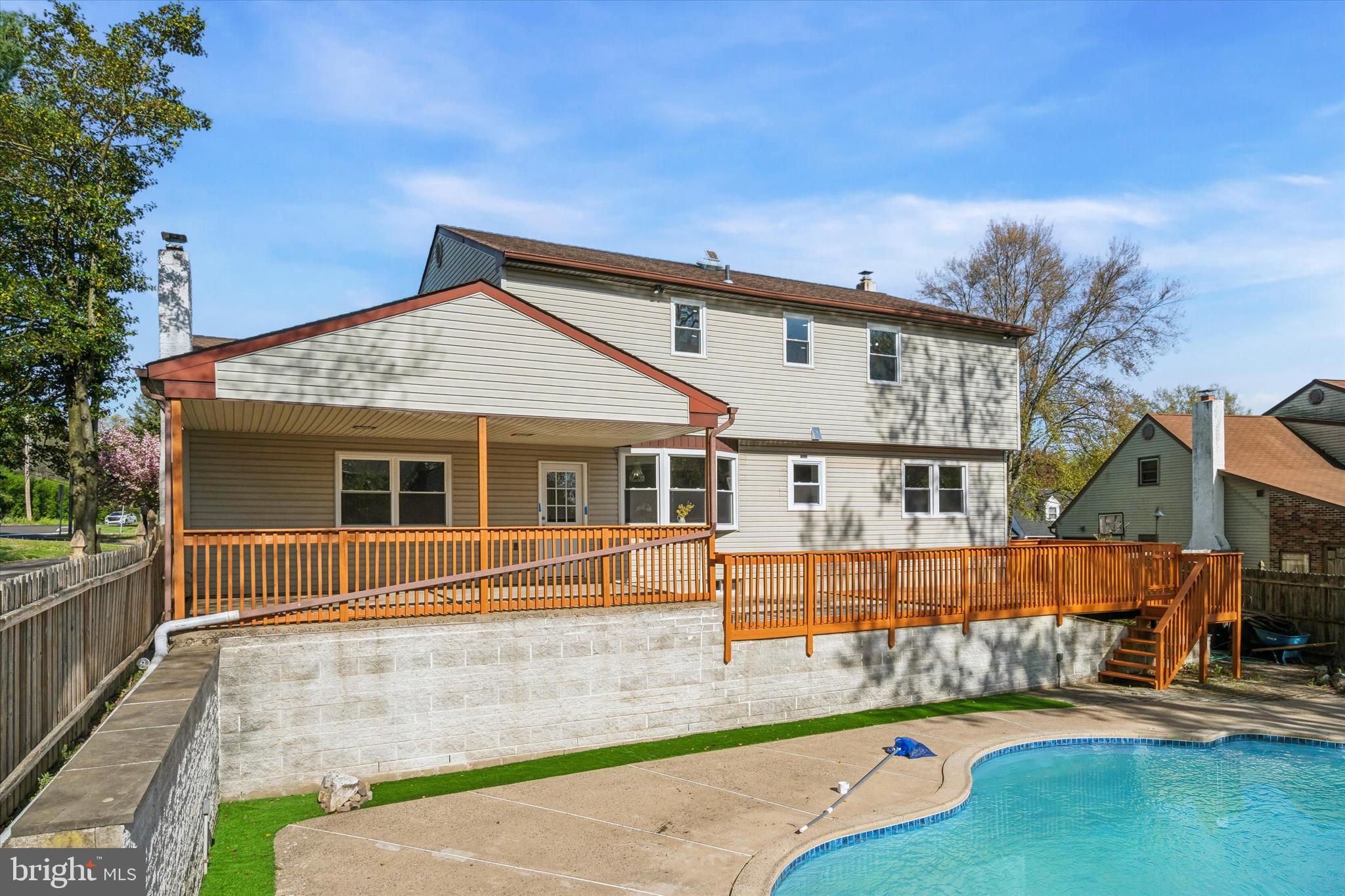 174 Lark Dr
