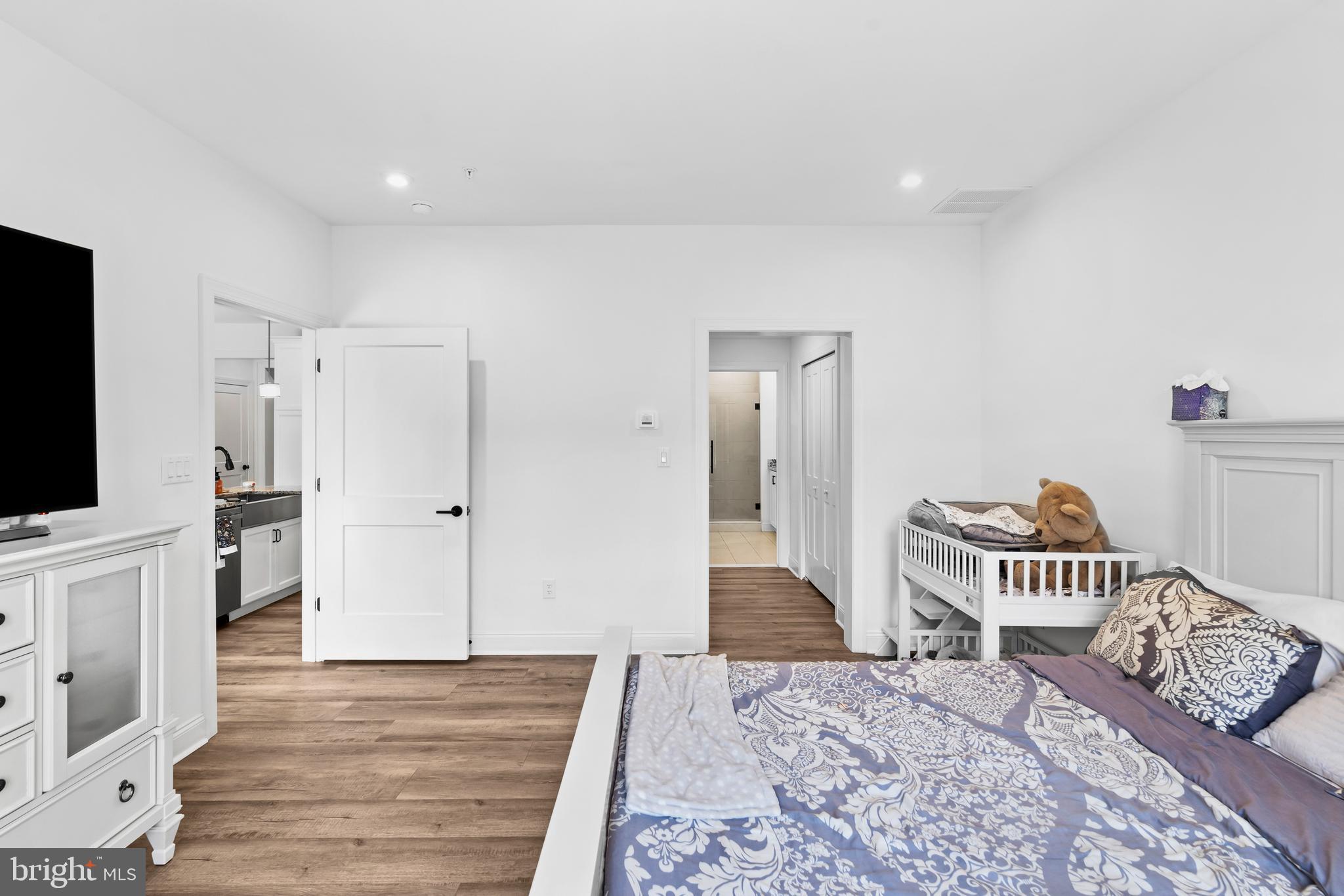 905 Holden Ct