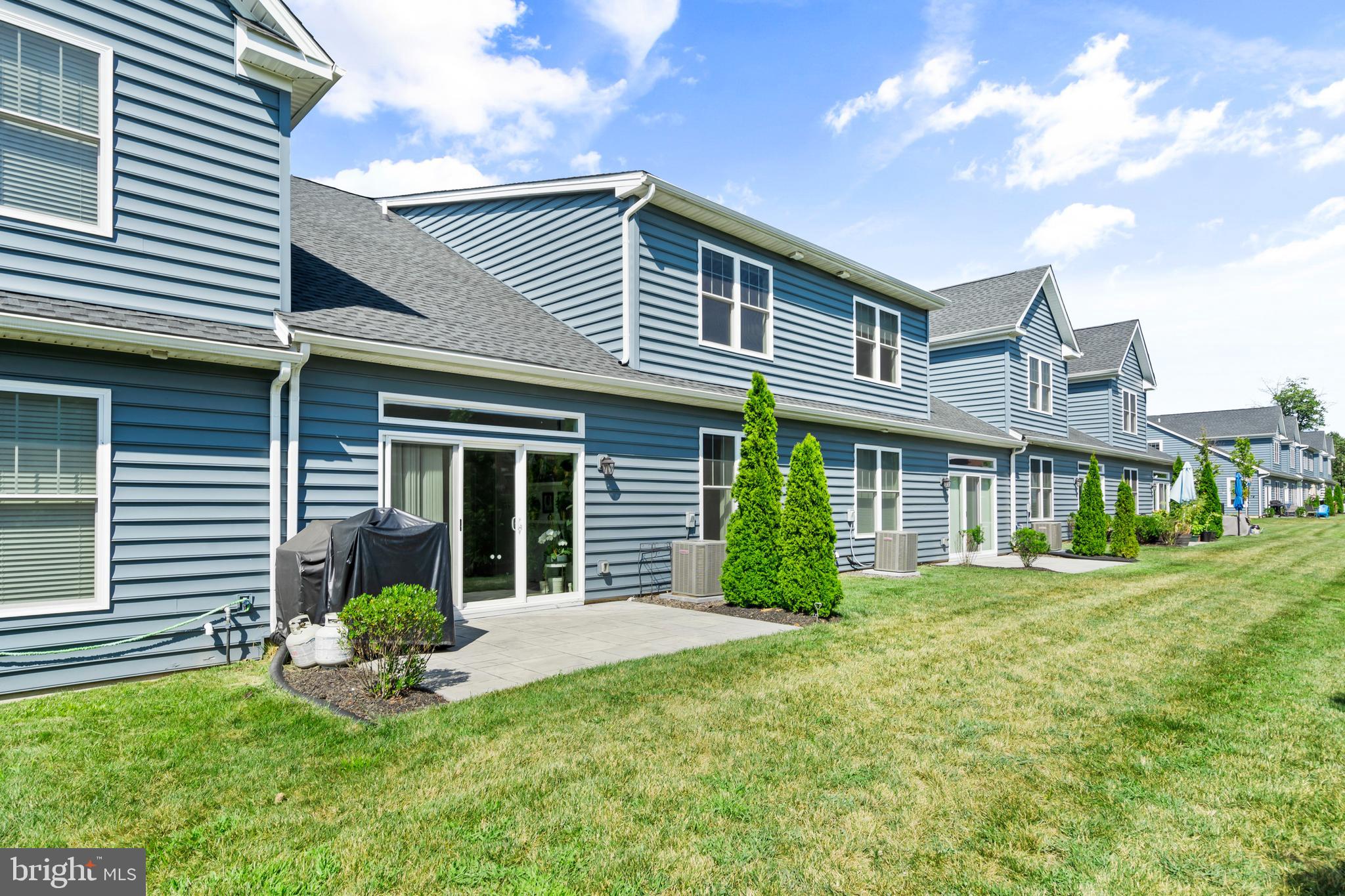 905 Holden Ct