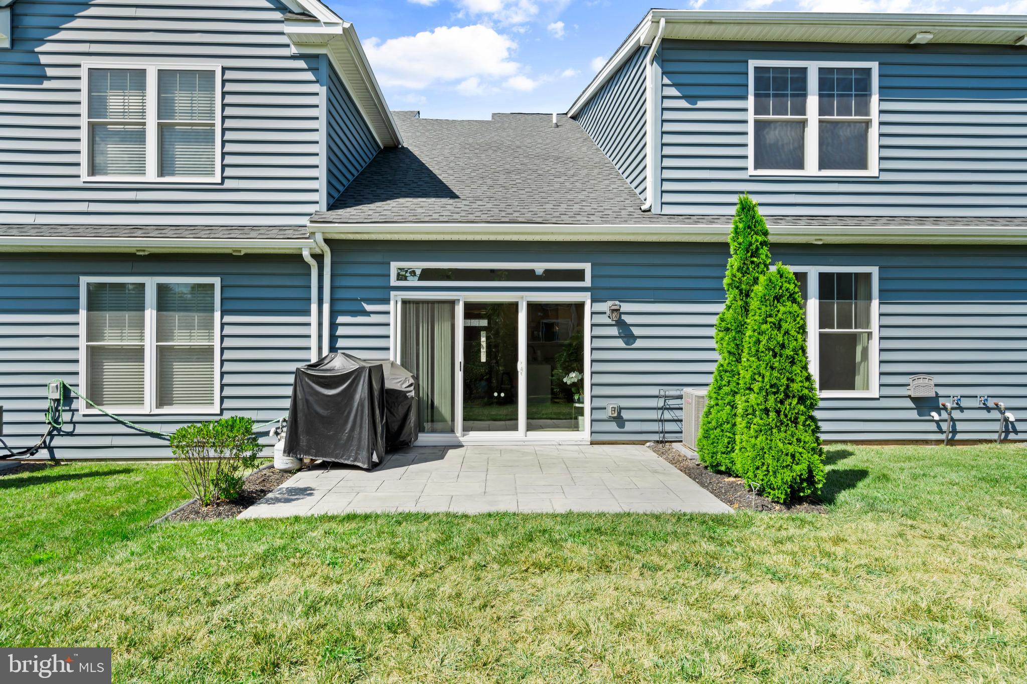 905 Holden Ct