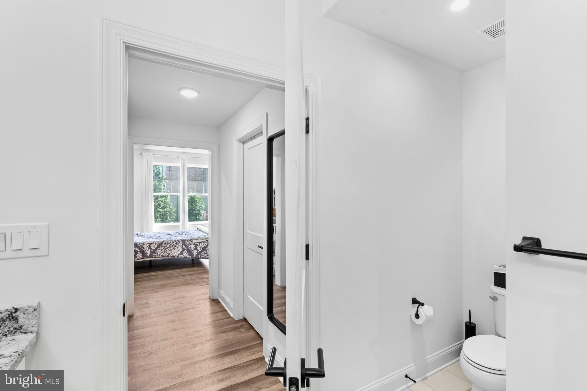 905 Holden Ct