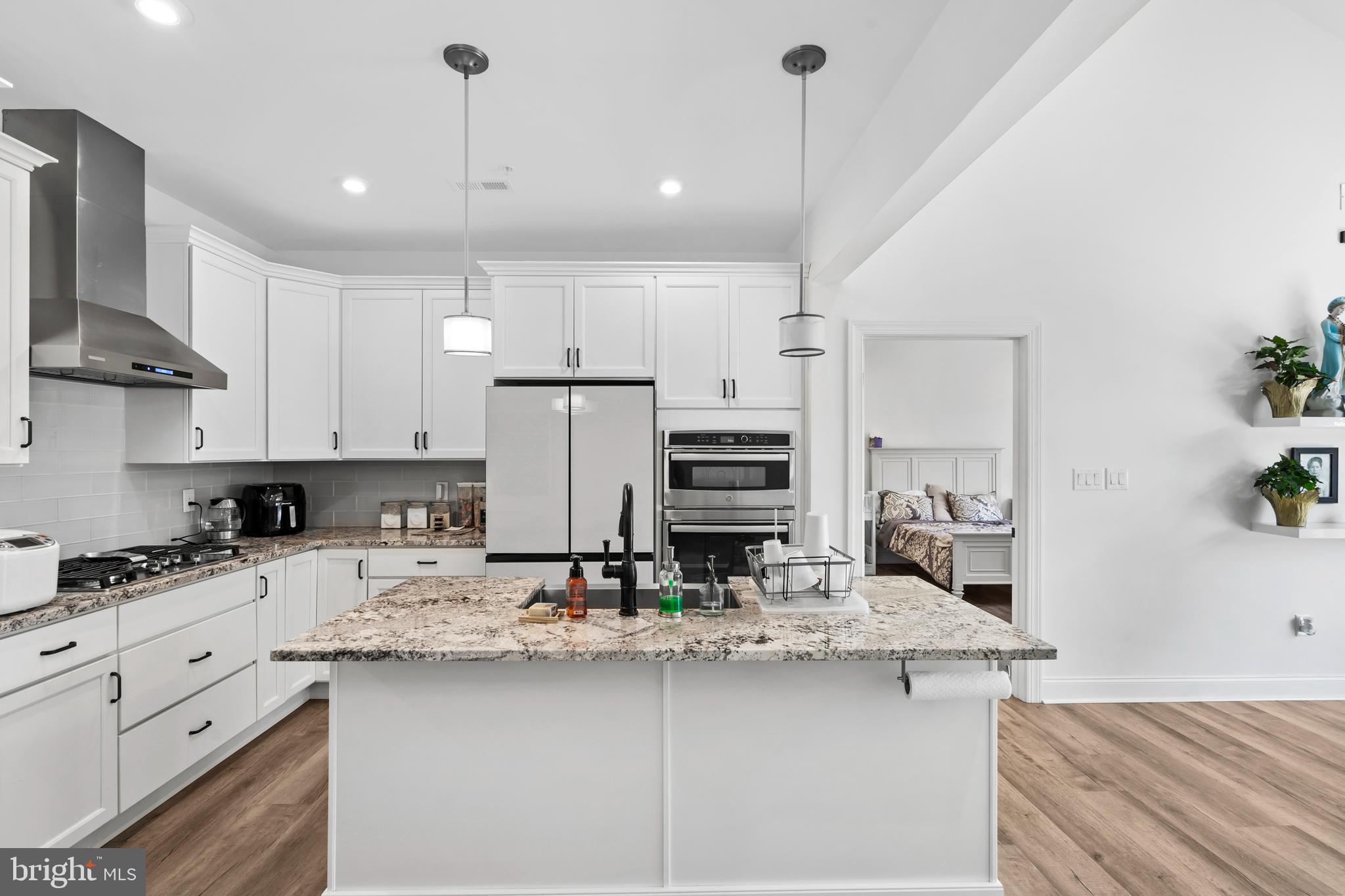 905 Holden Ct