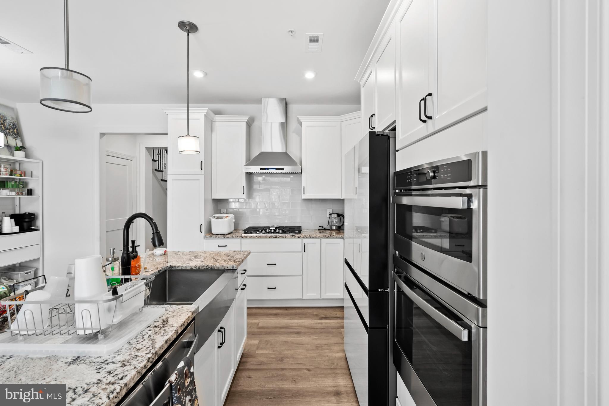 905 Holden Ct