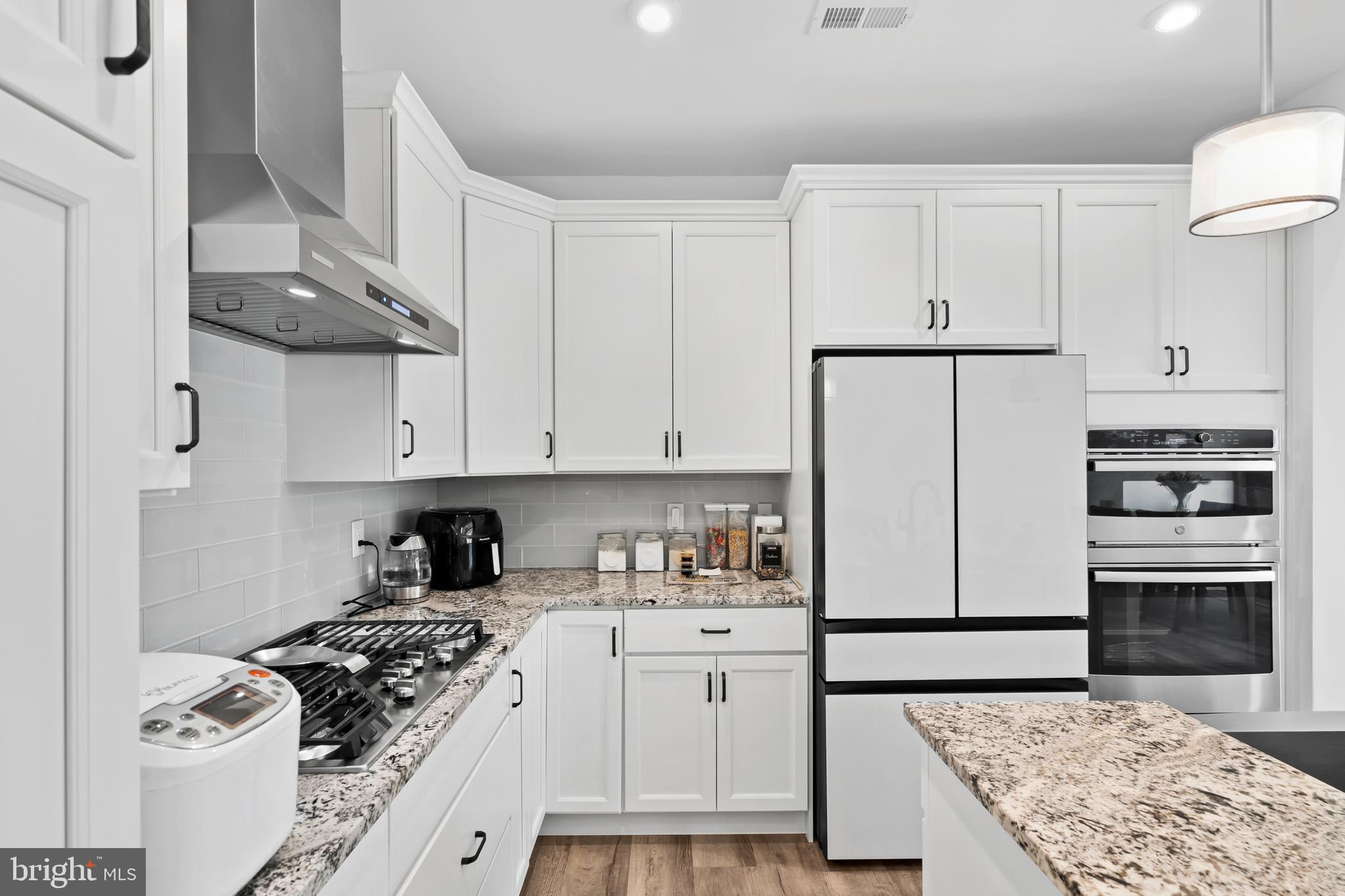 905 Holden Ct