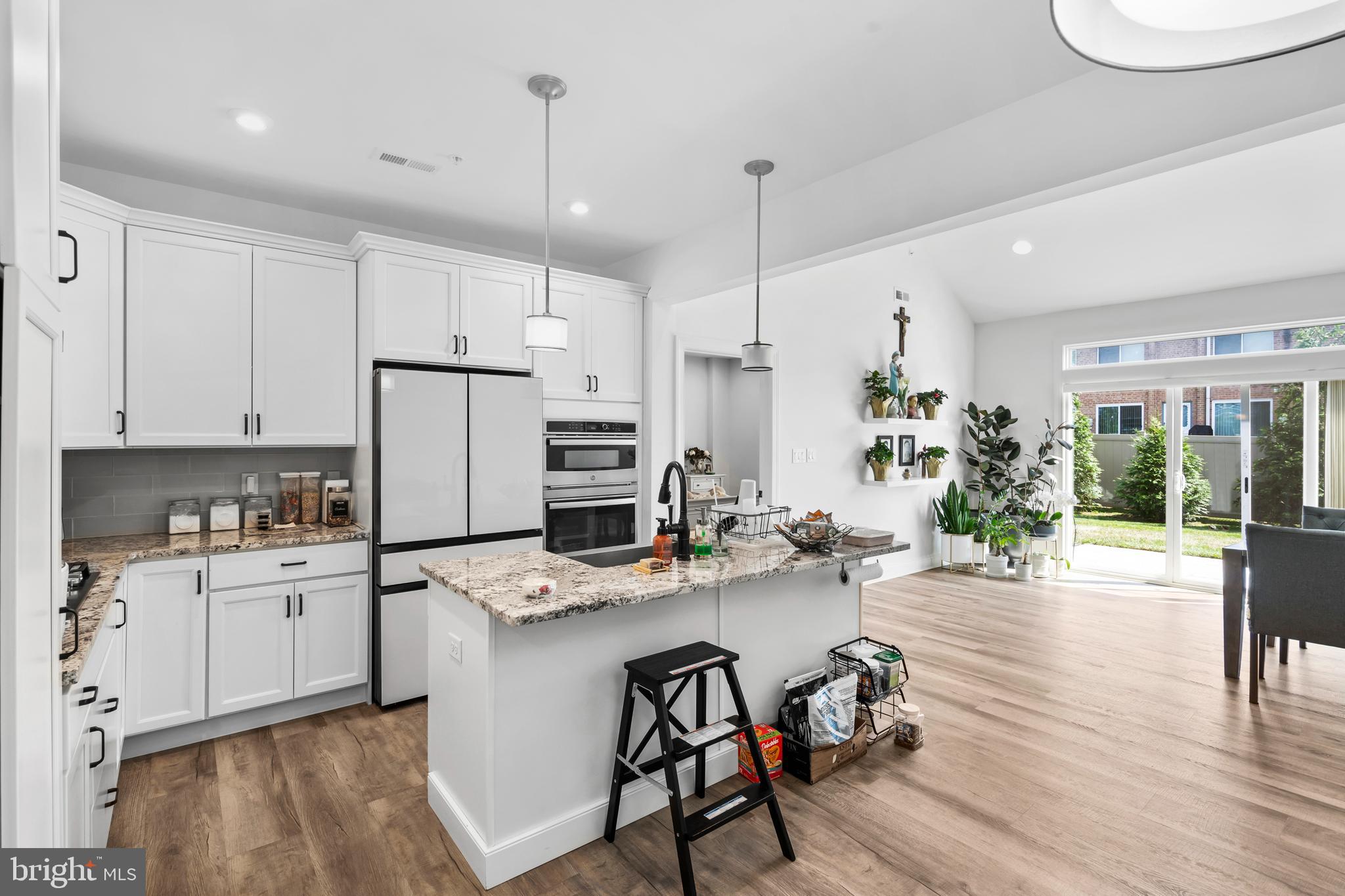 905 Holden Ct