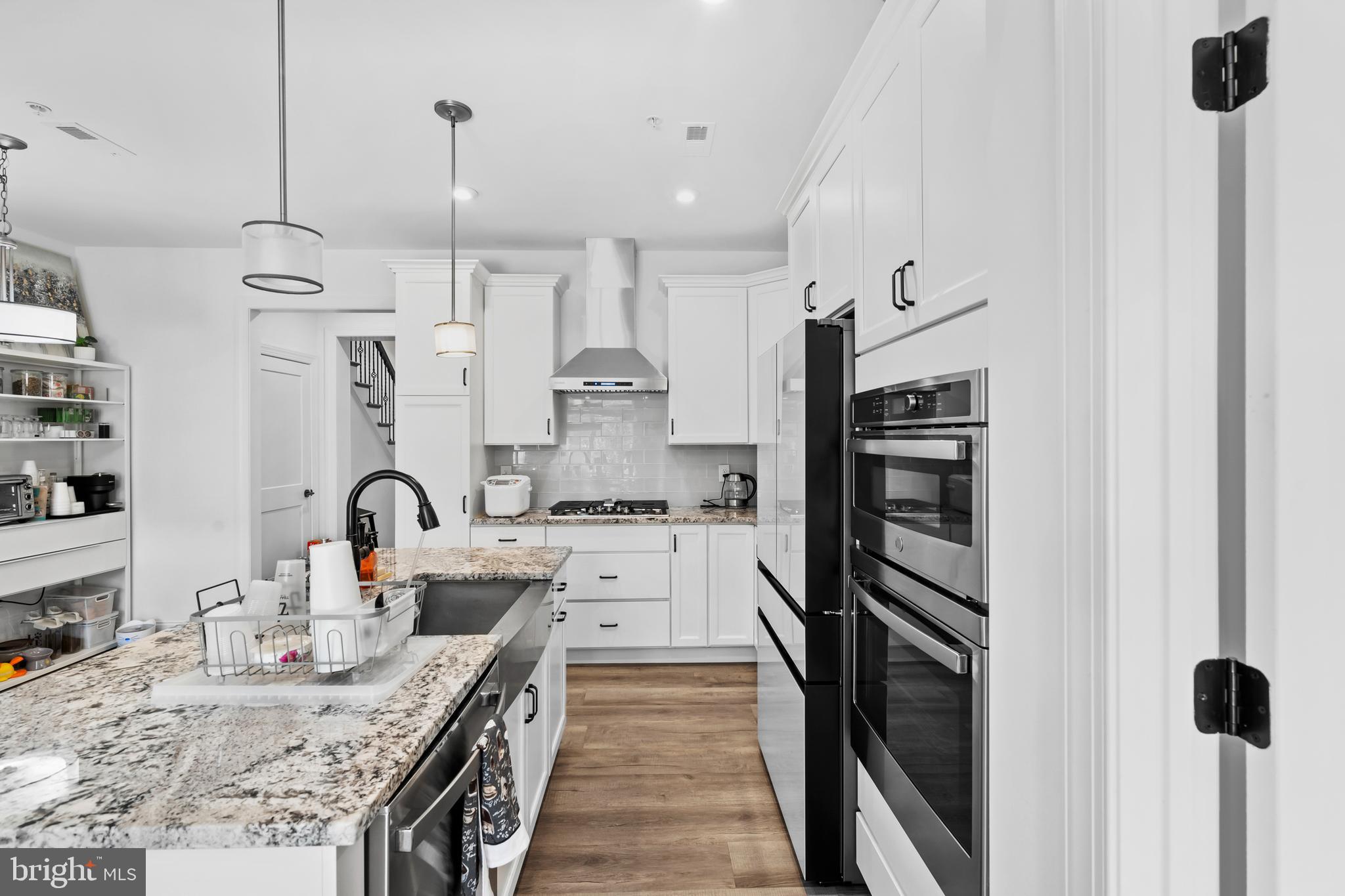 905 Holden Ct