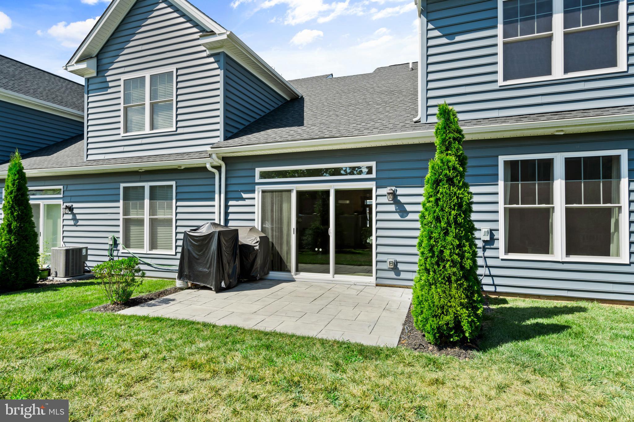 905 Holden Ct