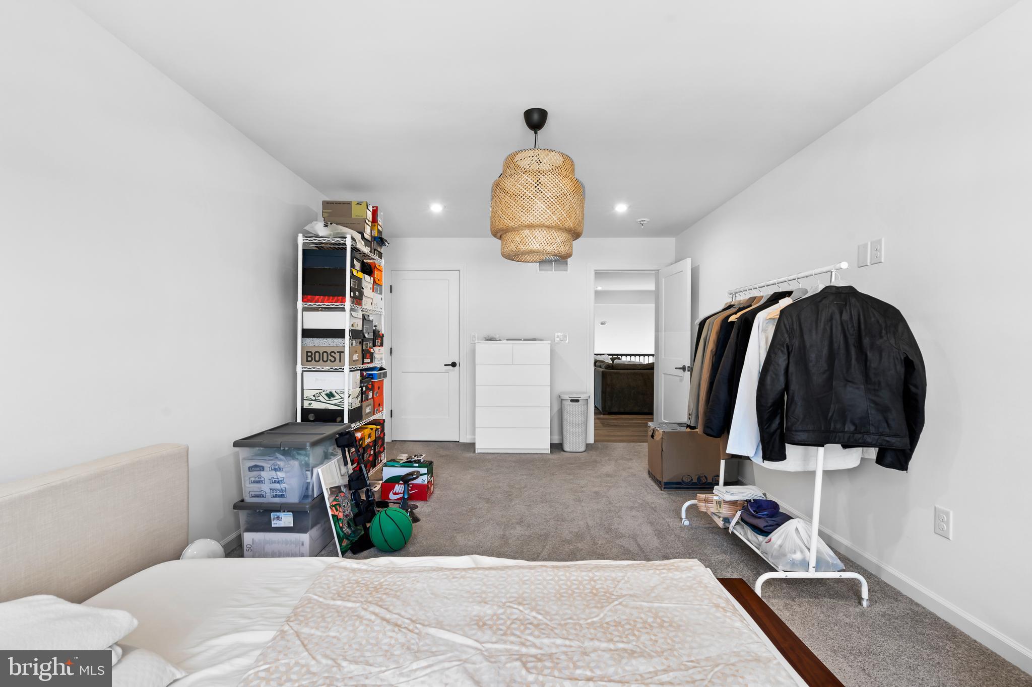 905 Holden Ct