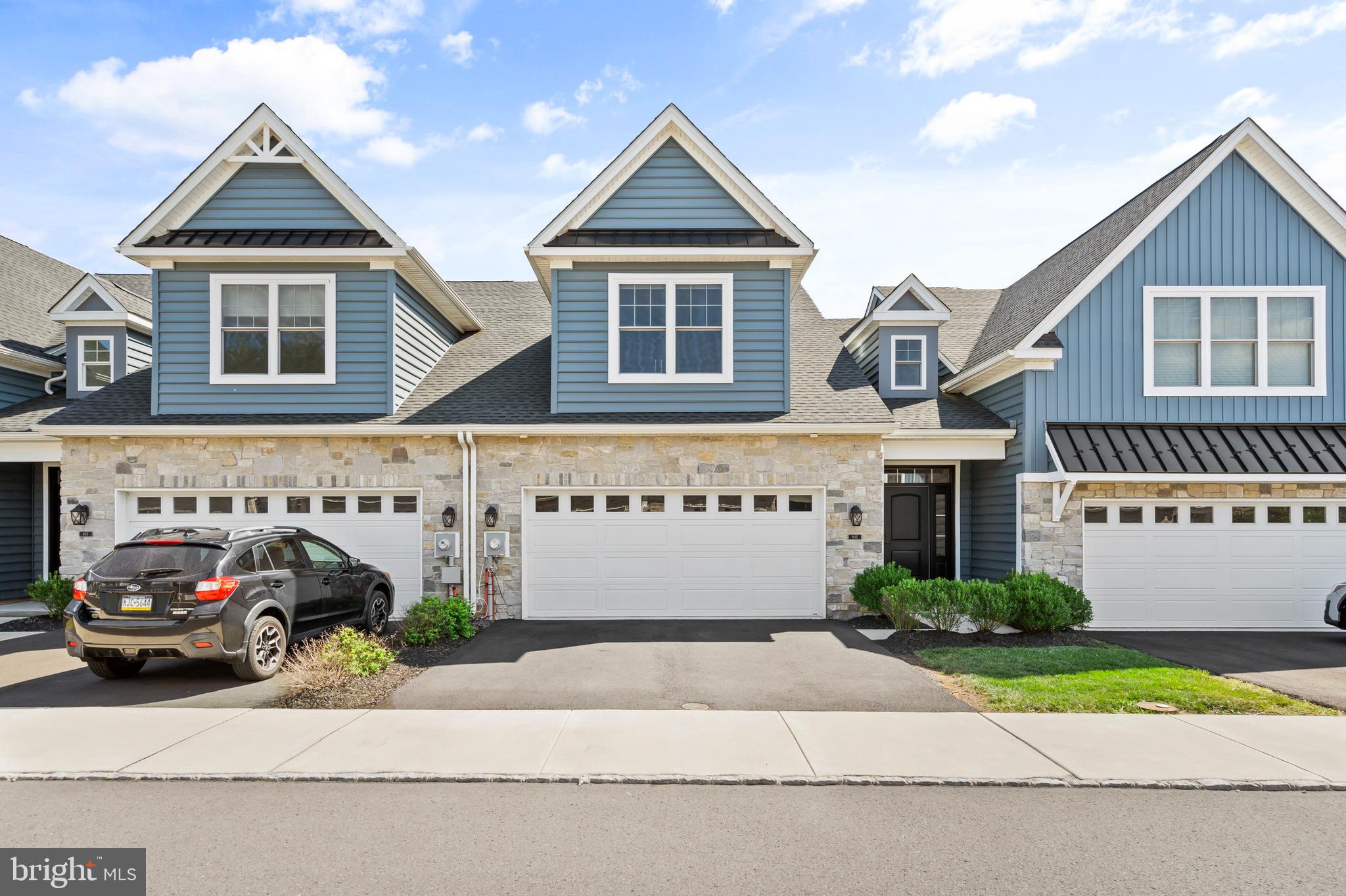 905 Holden Ct