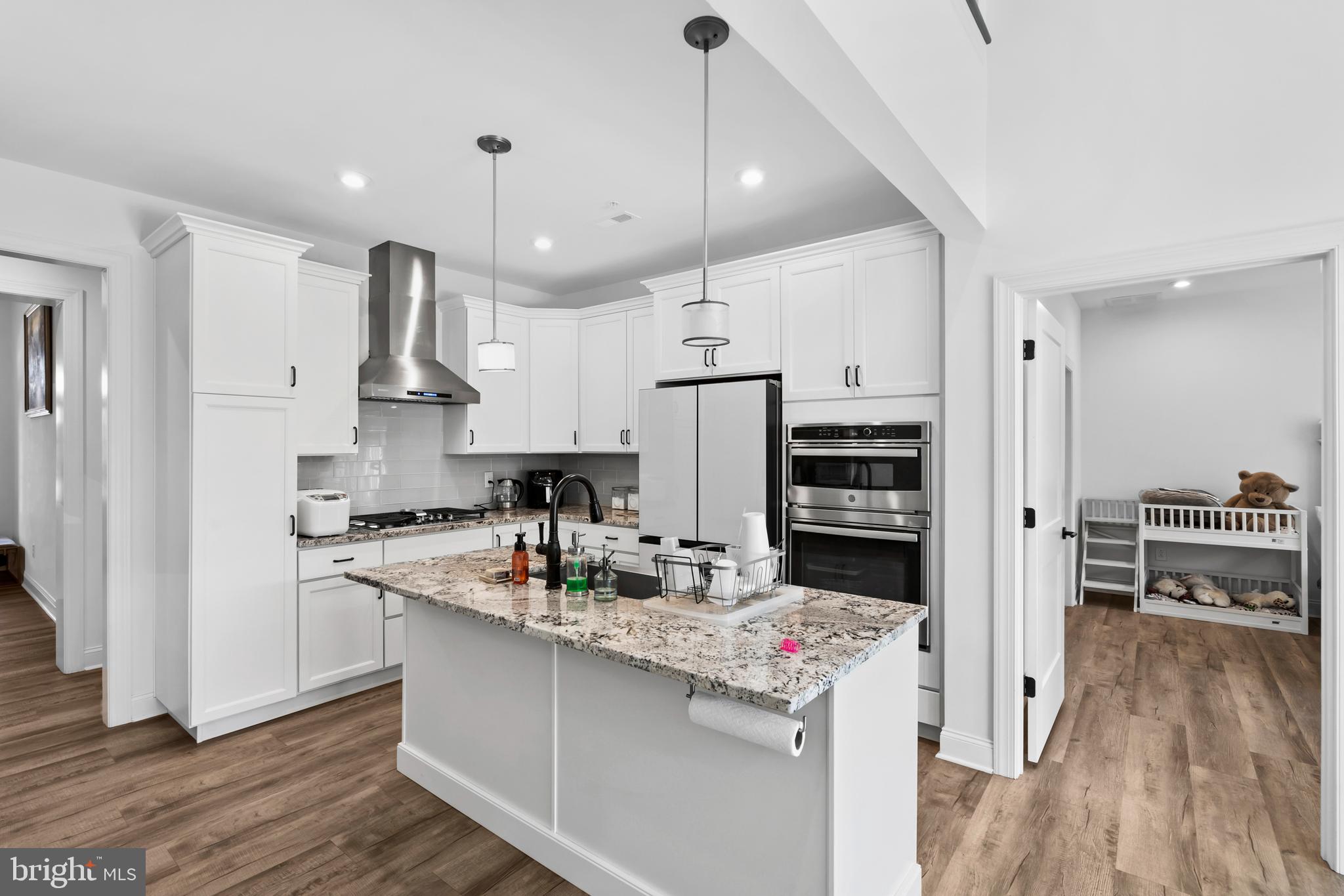 905 Holden Ct