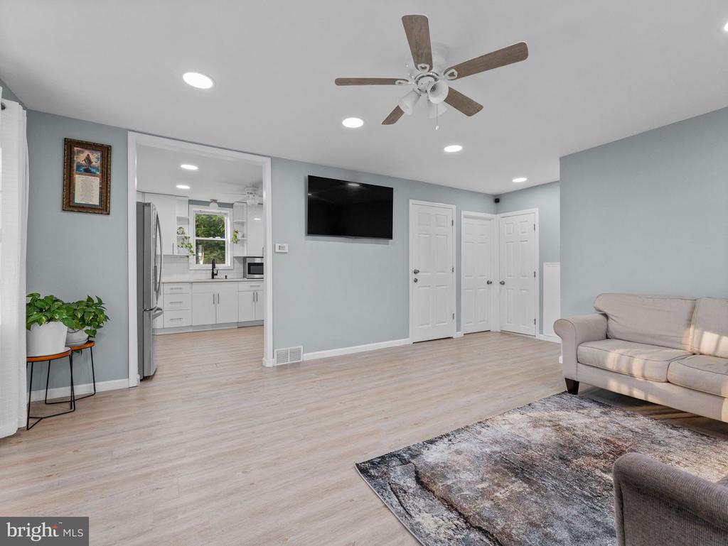 3517 ROCKVIEW DRIVE