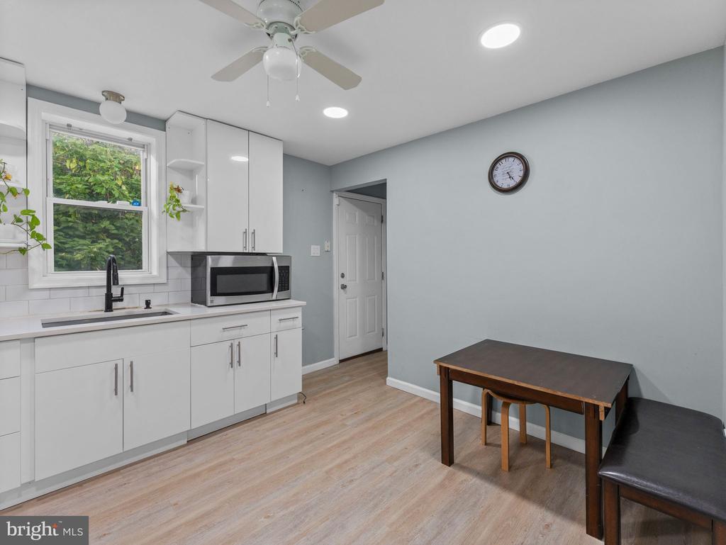 3517 ROCKVIEW DRIVE