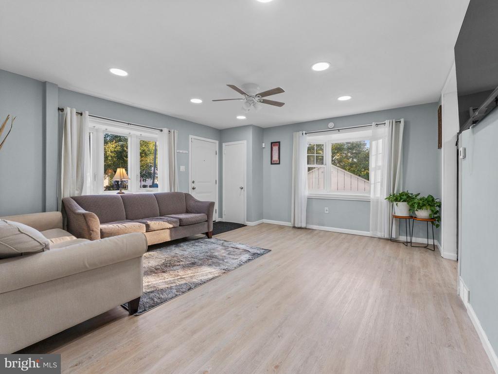 3517 ROCKVIEW DRIVE