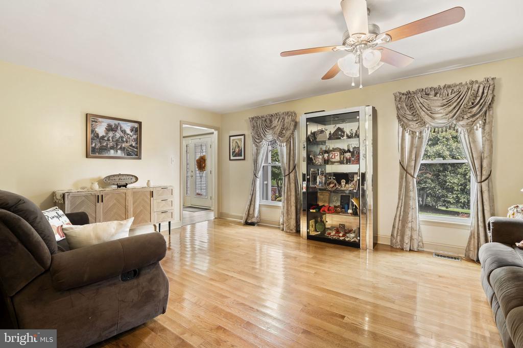 258 WOODLAKE DRIVE