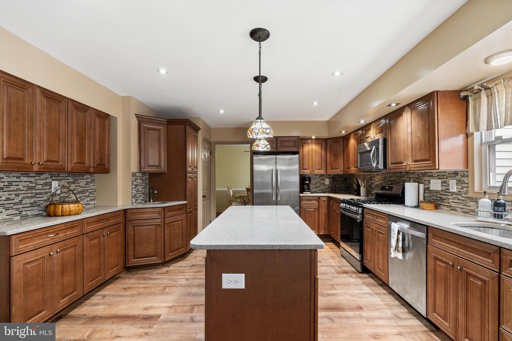 258 WOODLAKE DRIVE
