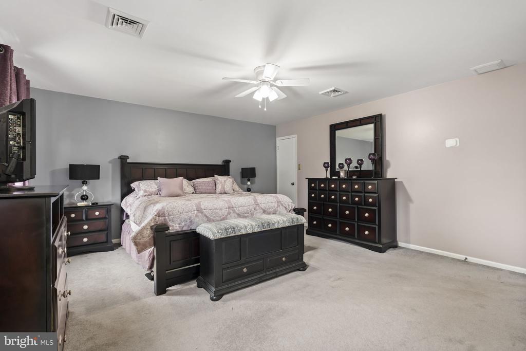 258 WOODLAKE DRIVE