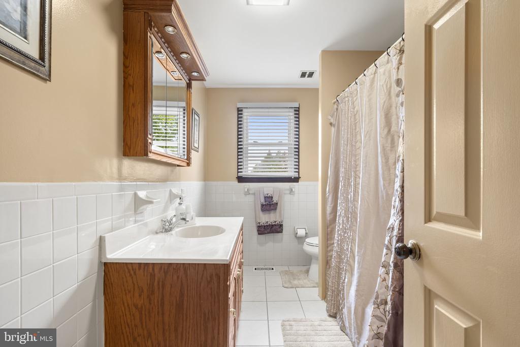 258 WOODLAKE DRIVE