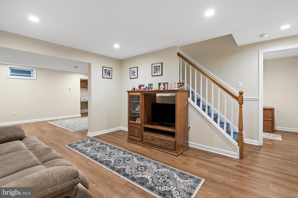 3421 PIN OAK LANE