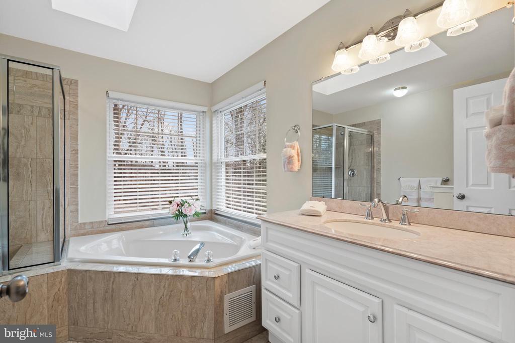 3421 PIN OAK LANE