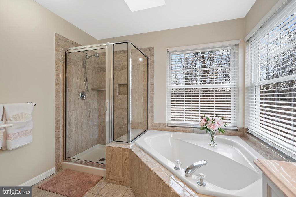 3421 PIN OAK LANE