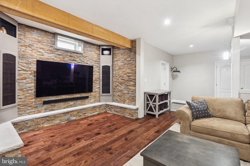 2801 HOFFS WAY