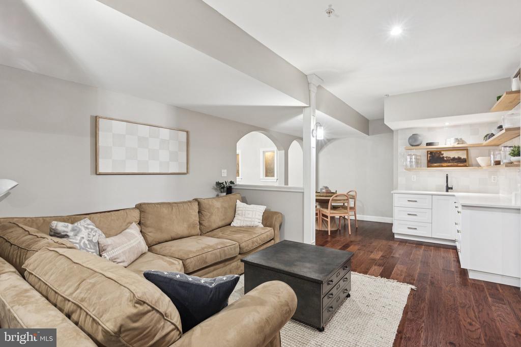 2801 HOFFS WAY