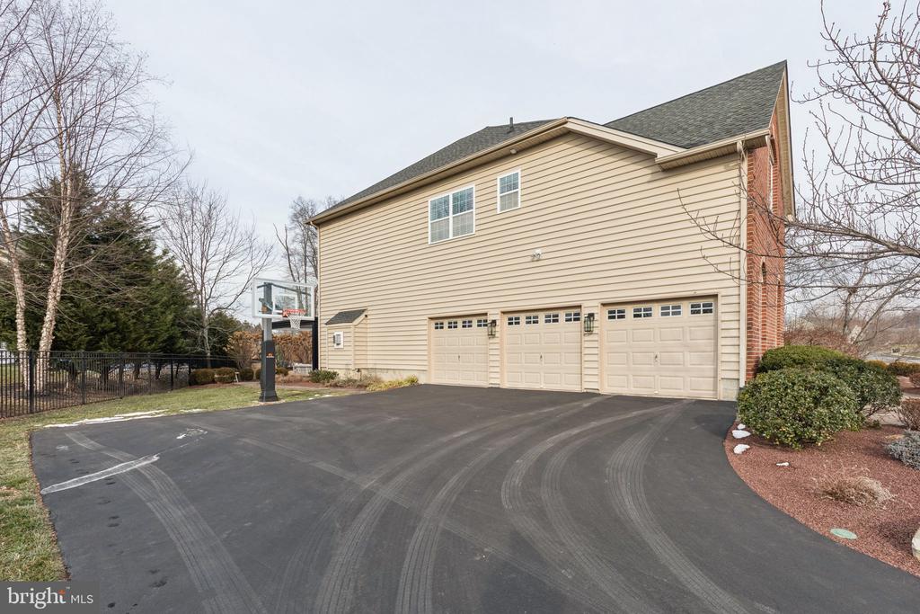 2801 HOFFS WAY