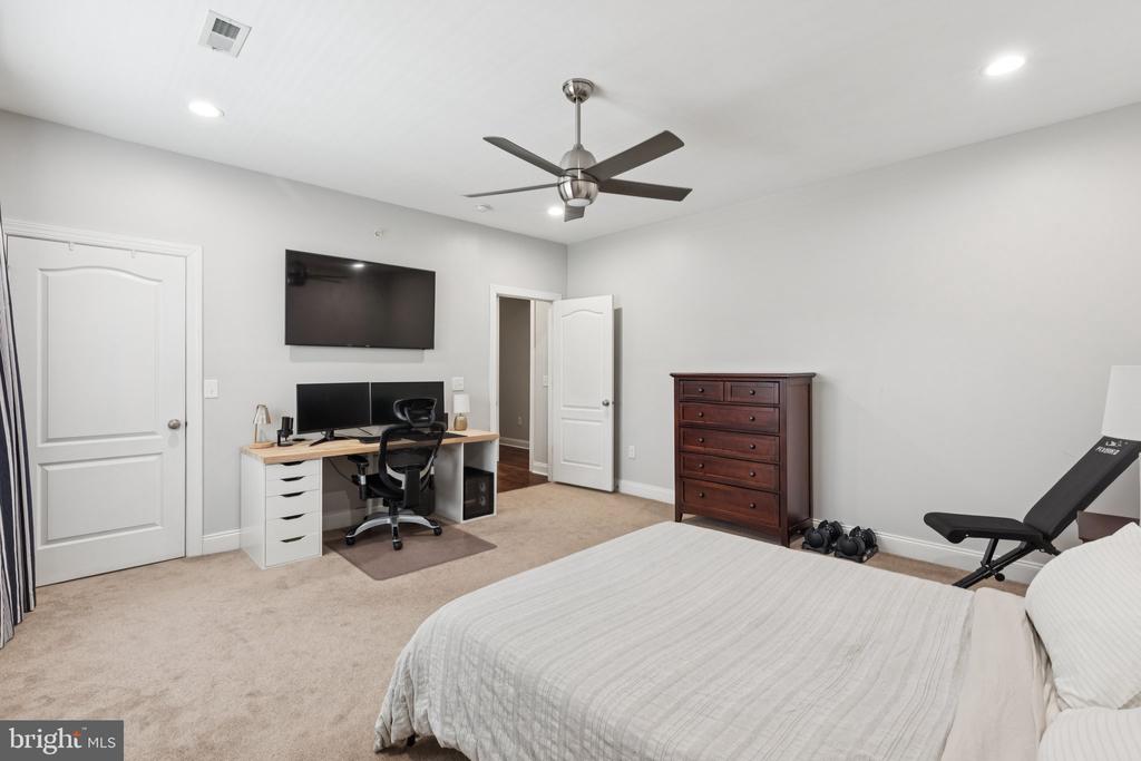 2801 HOFFS WAY